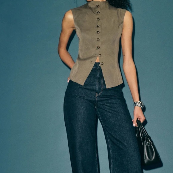 Reformation Lottie Vest Poppyseed - Picture 5 of 7